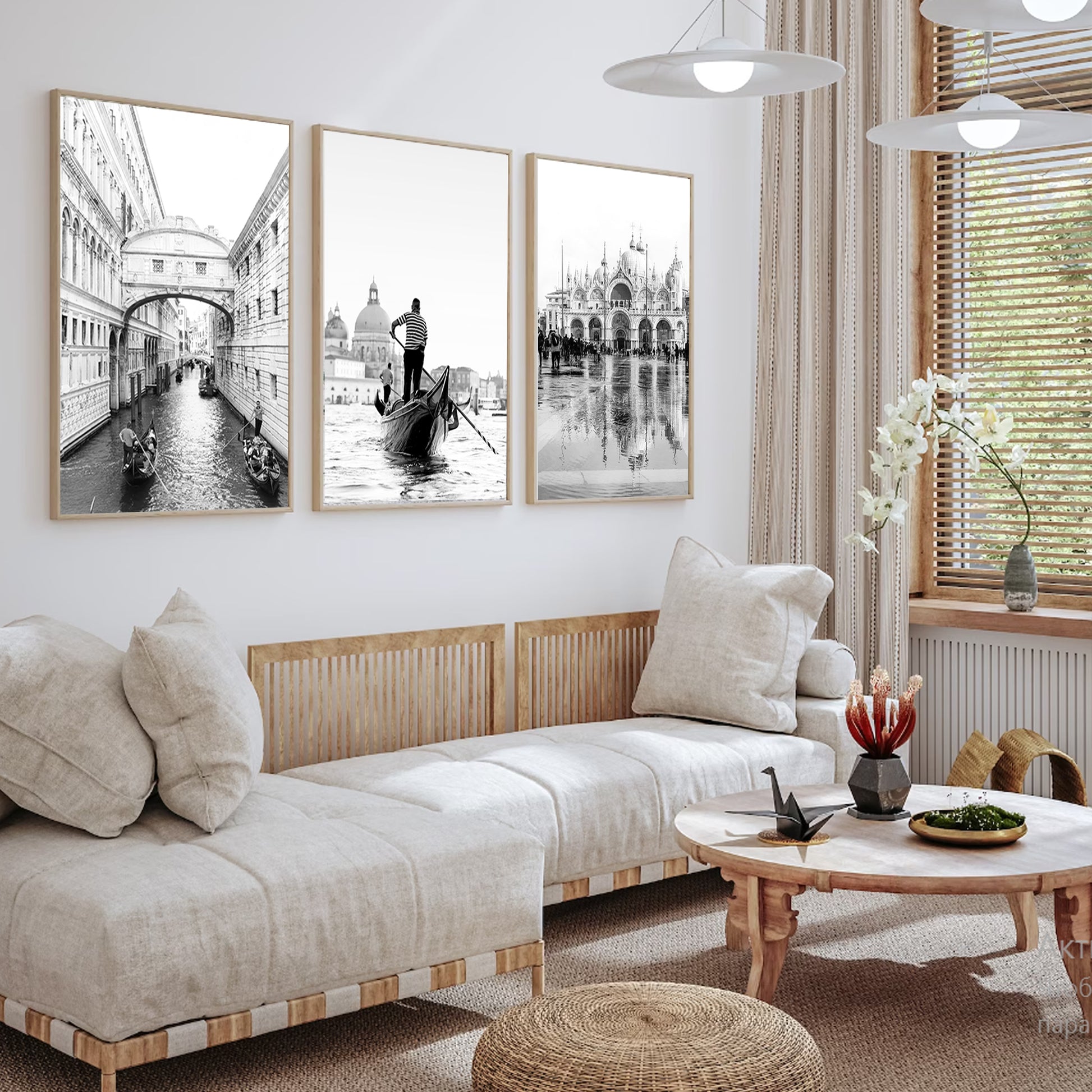 Beautiful wall art with Venice.